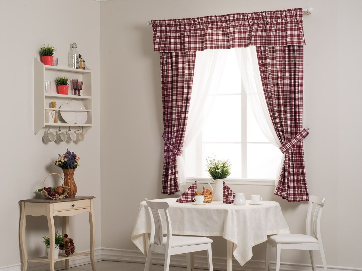 Занавески на кухню короткие