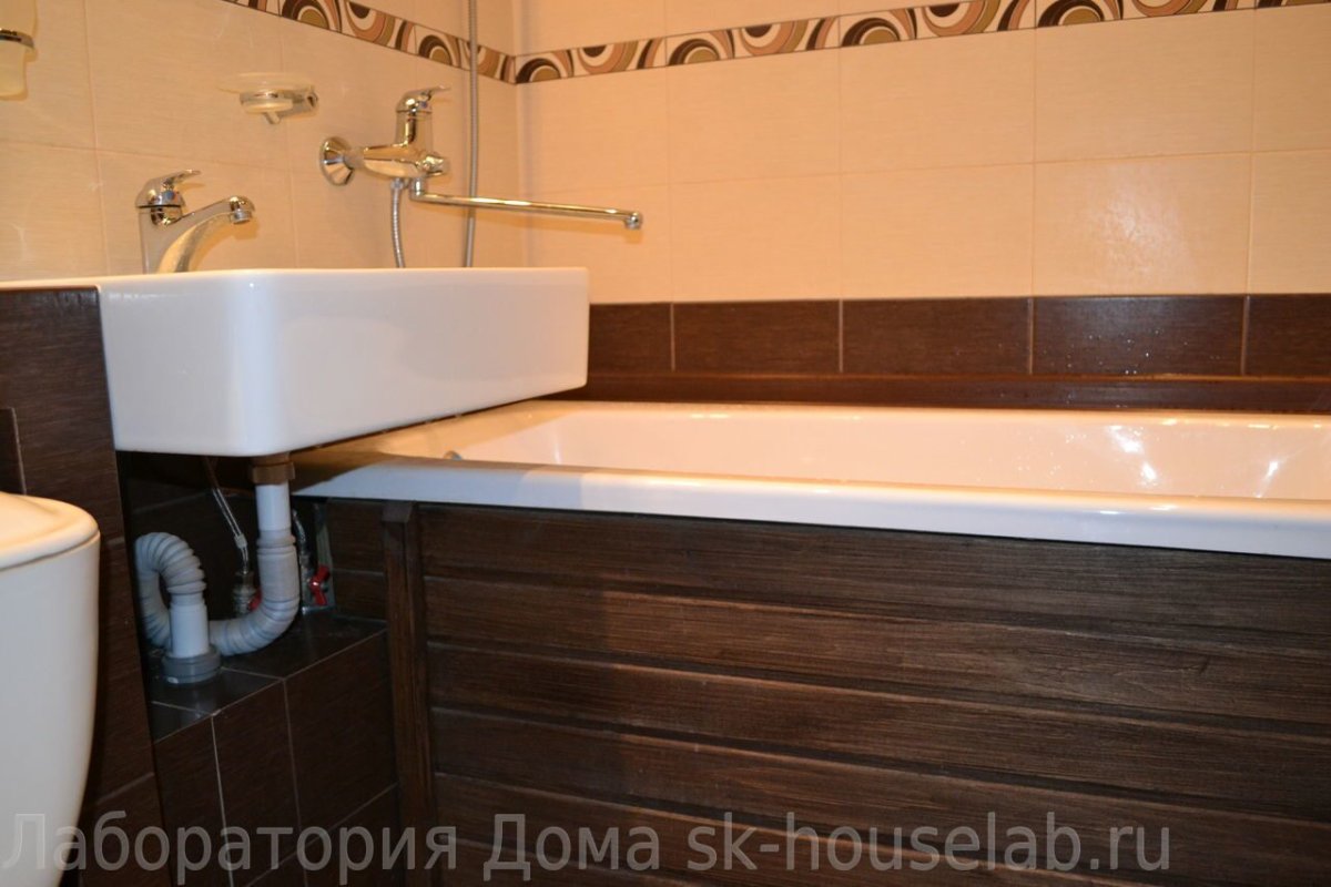 Деревянный экран под ванну