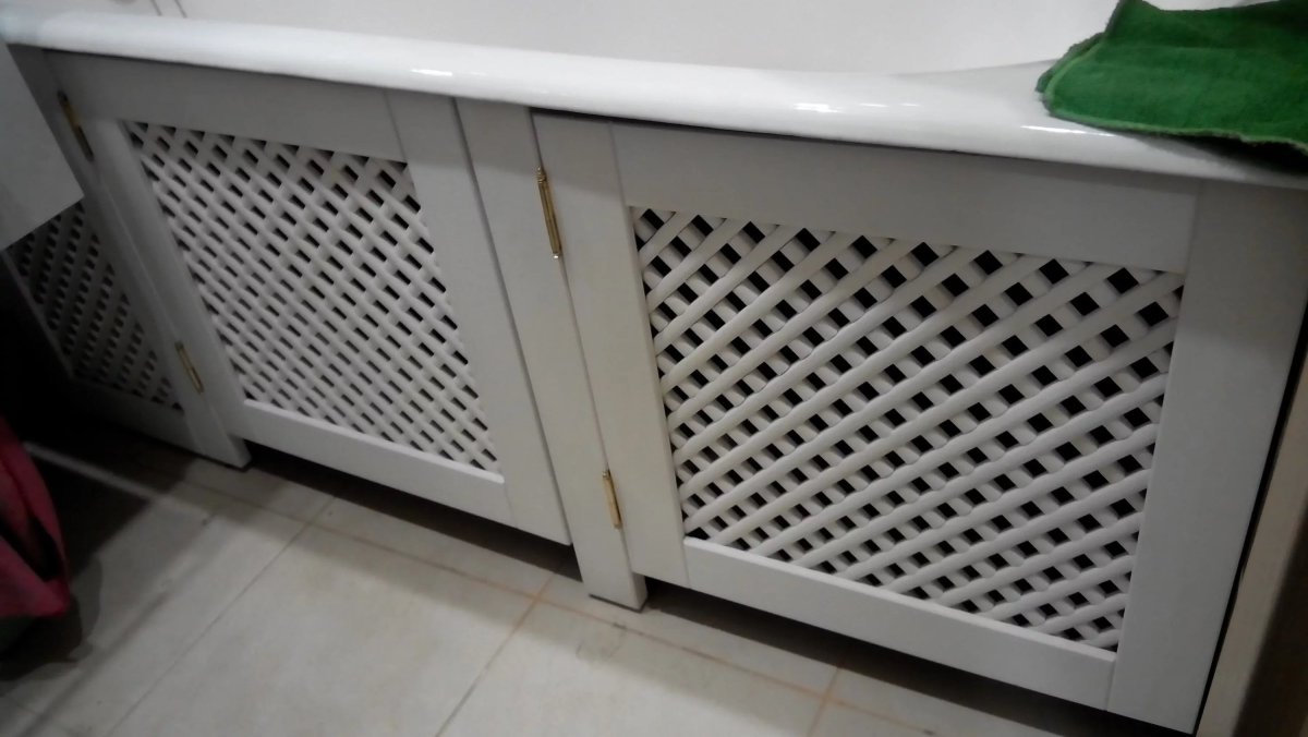 Деревянный экран для ванной