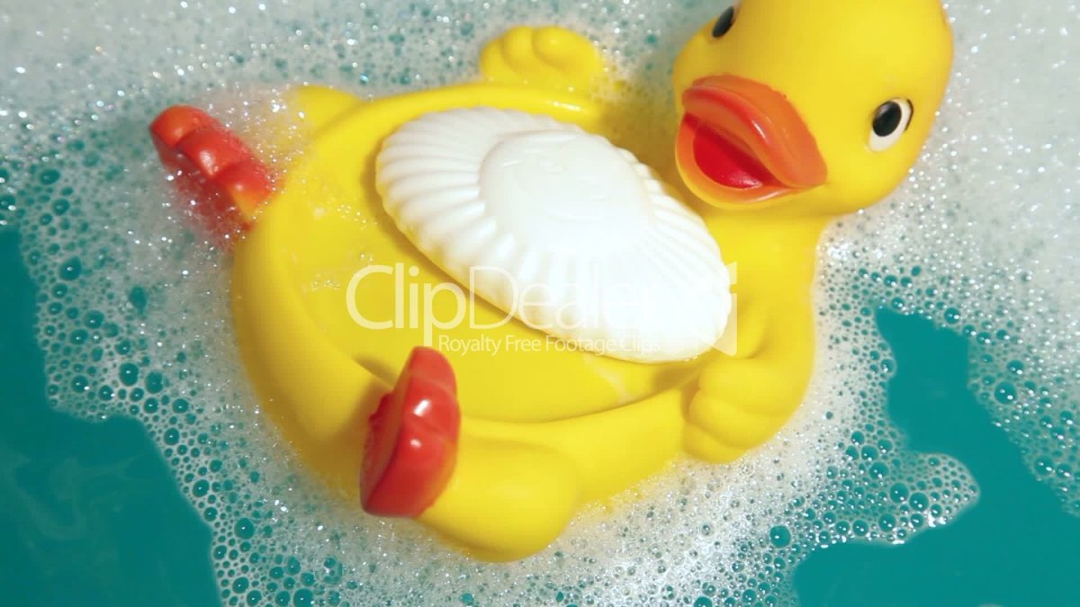 Желтая уточка для ванны