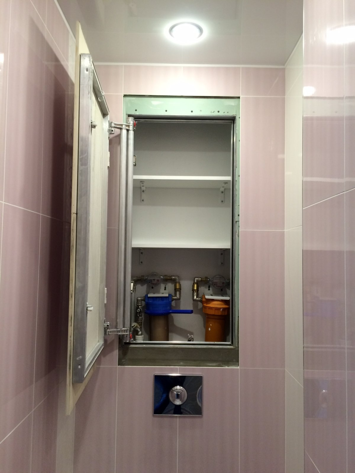 Ревизионный люк в туалете