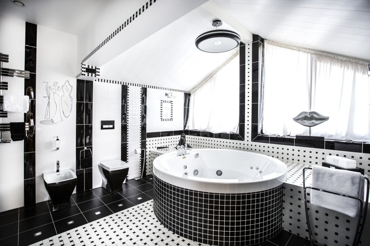 Модная черно белая ванная