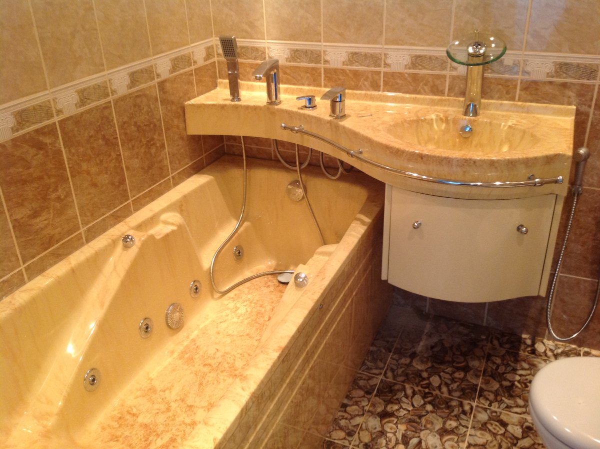 Раковина над ванной