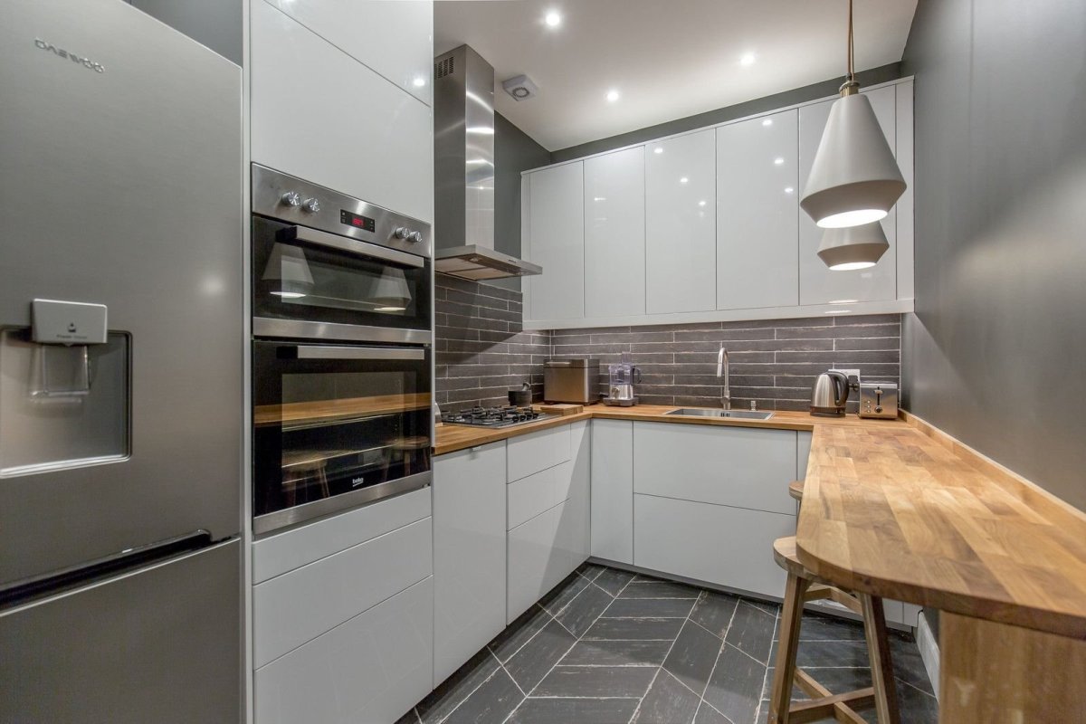 Компактная современная кухня