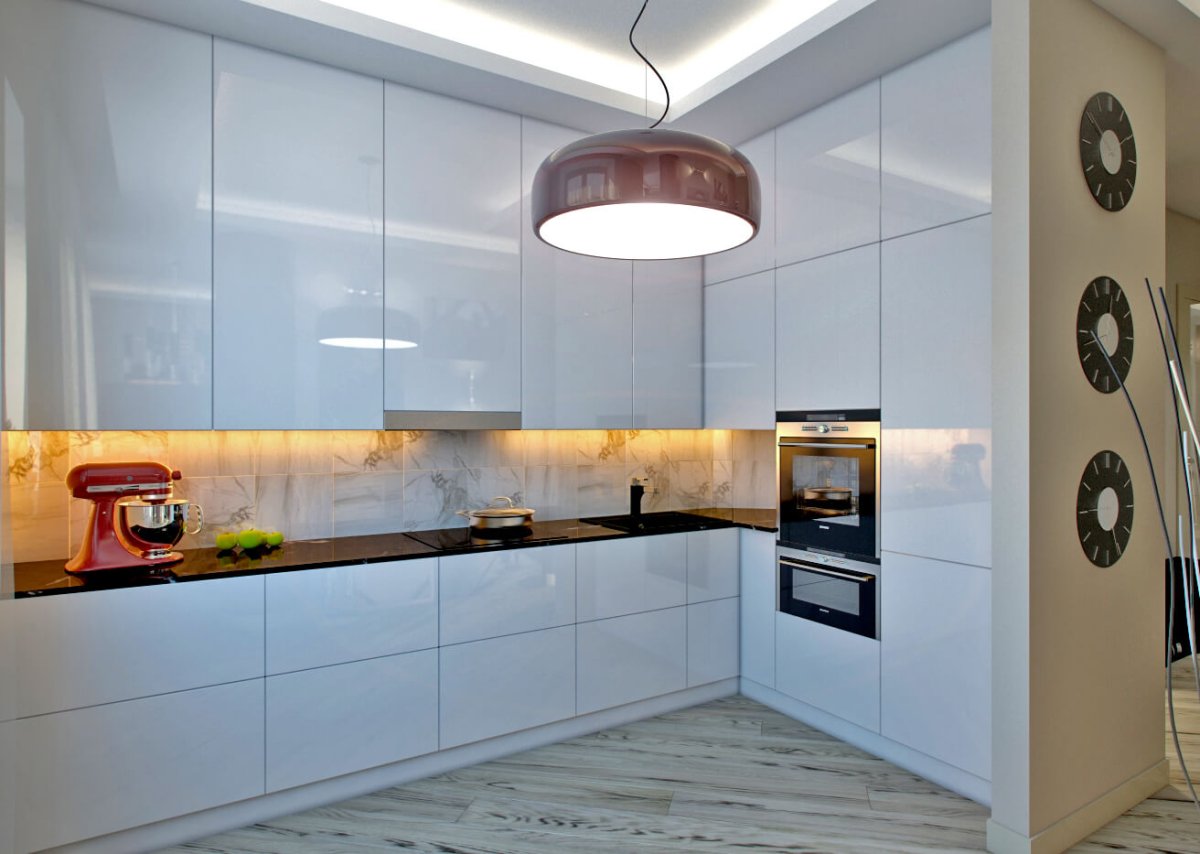 Угловая кухня с колоннами