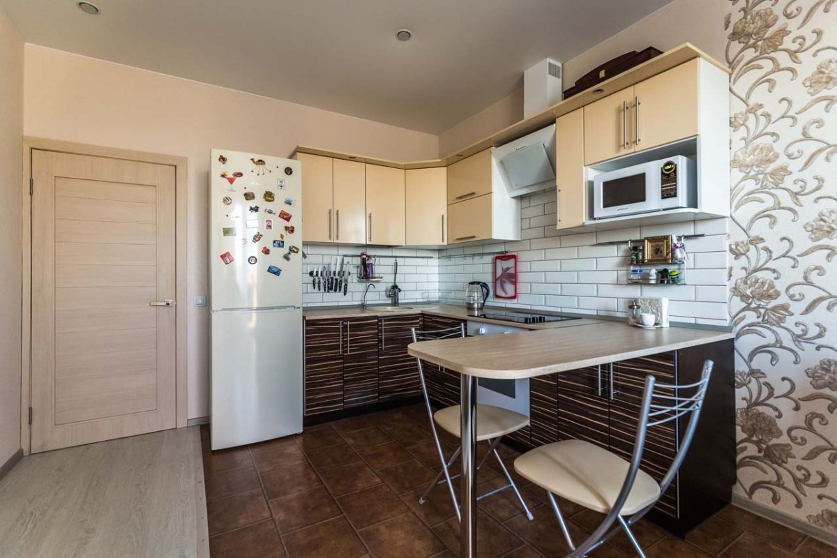 Угловая кухня в квартире студии