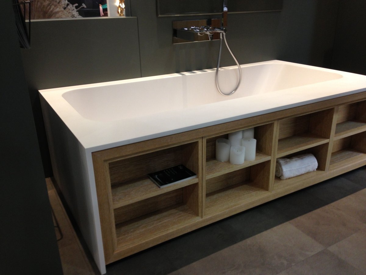 Деревянный экран под ванну