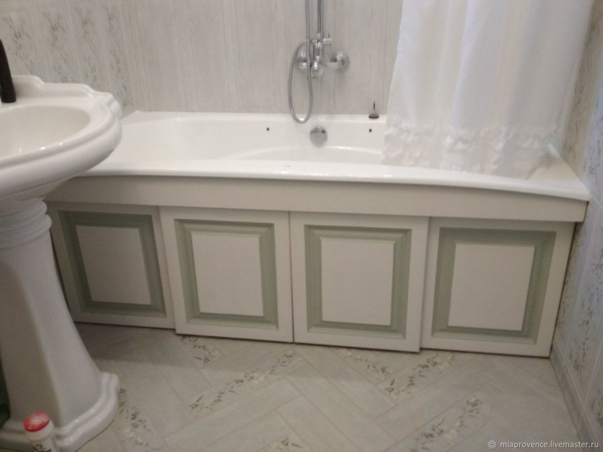 Деревянный экран под ванну