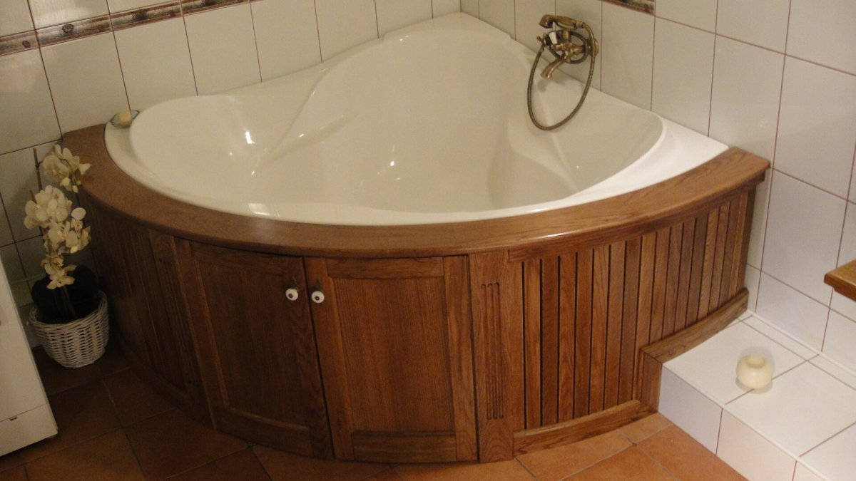 Угловые экраны для ванной