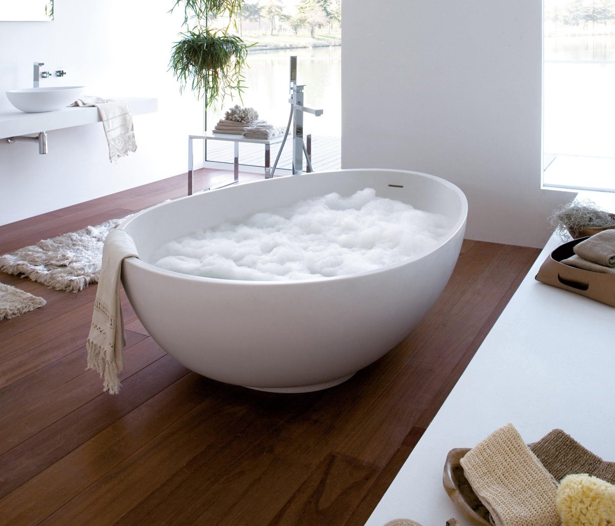 Широкая ванна