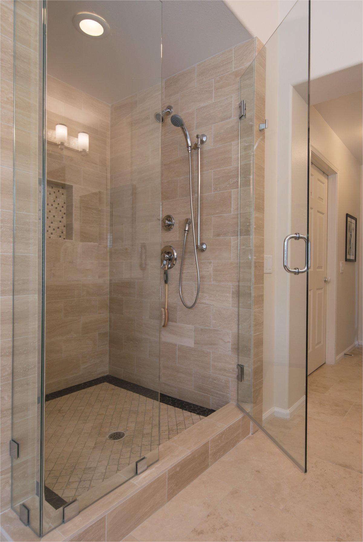 Ванная комната с душем без кабины