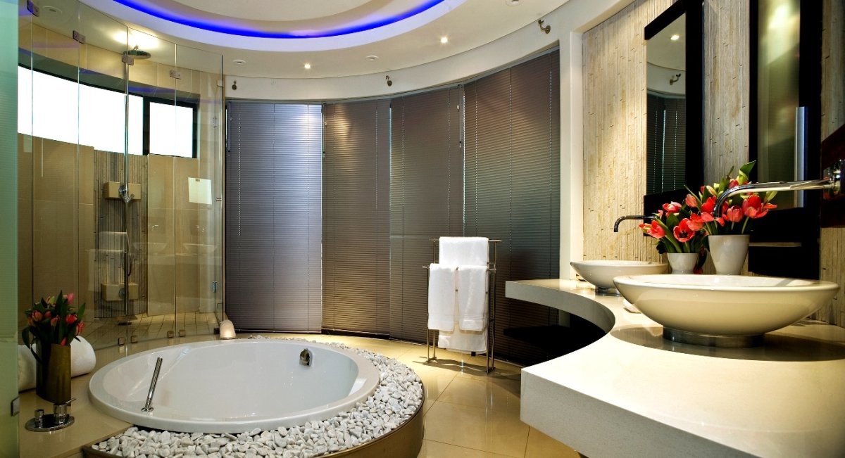 Современная круглая ванная