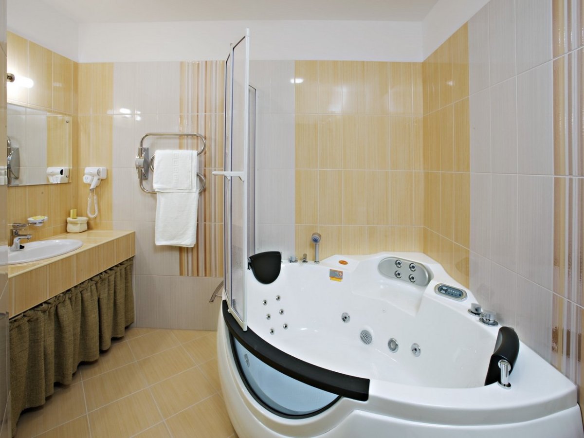 Ванная комната с джакузи