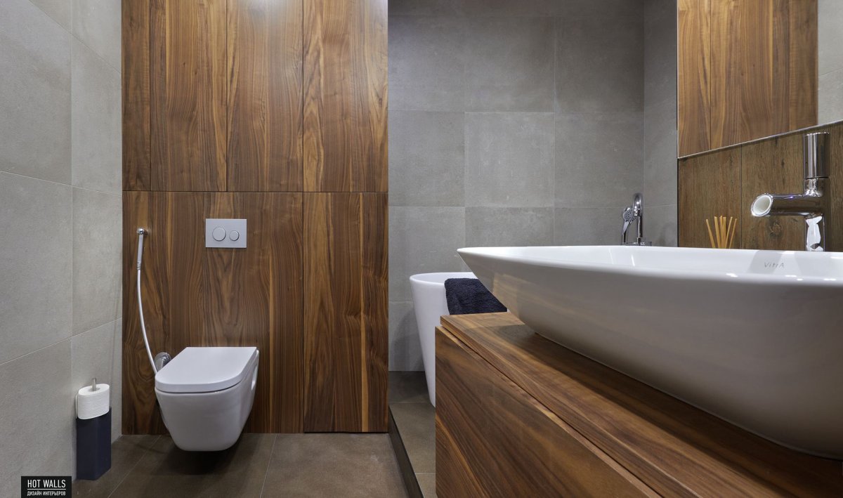 Плитка под дерево в ванной вертикально