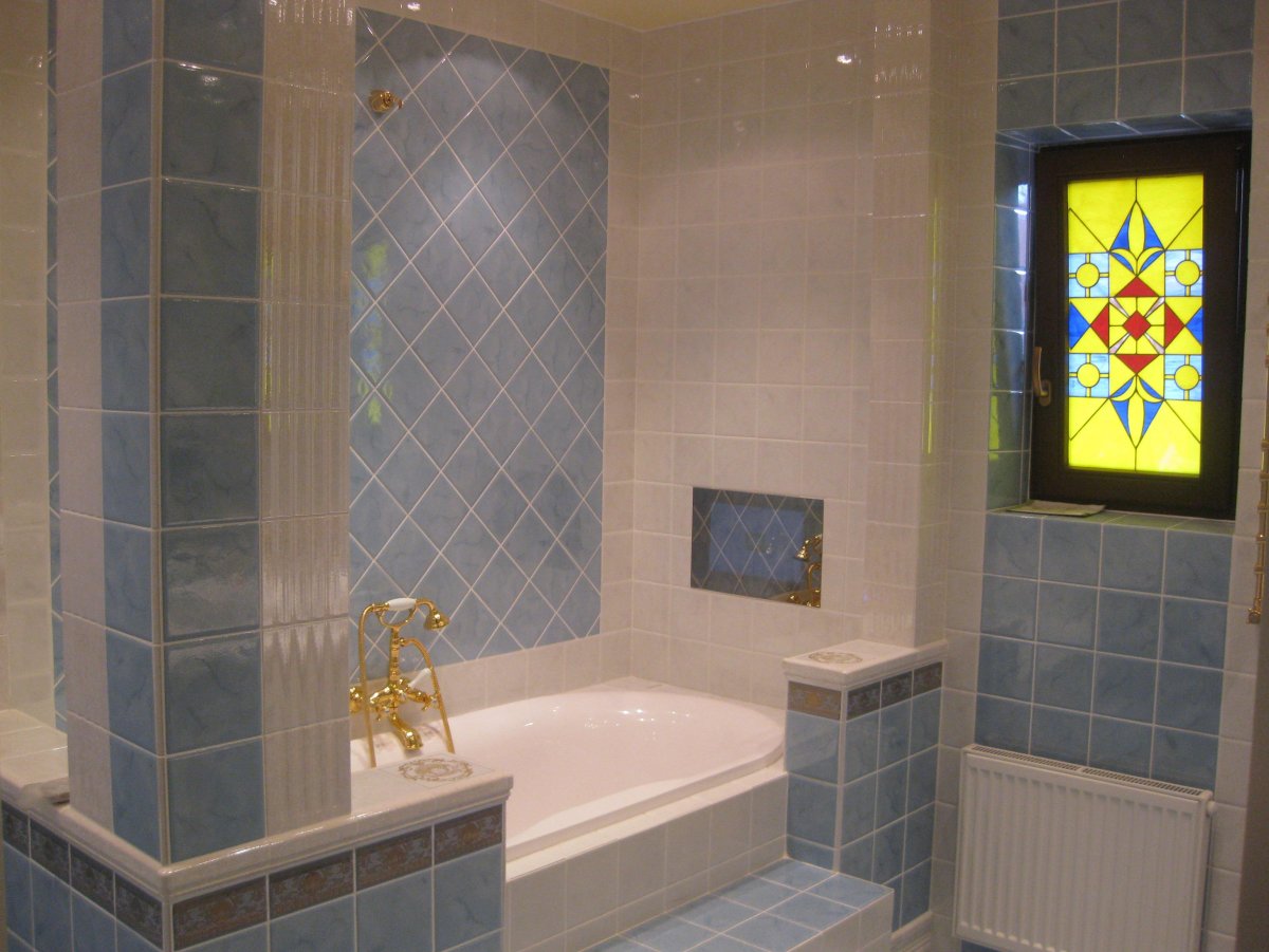 Обкладка плиткой ванной комнаты