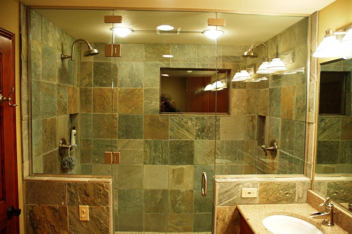 Ванная комната обложена плиткой