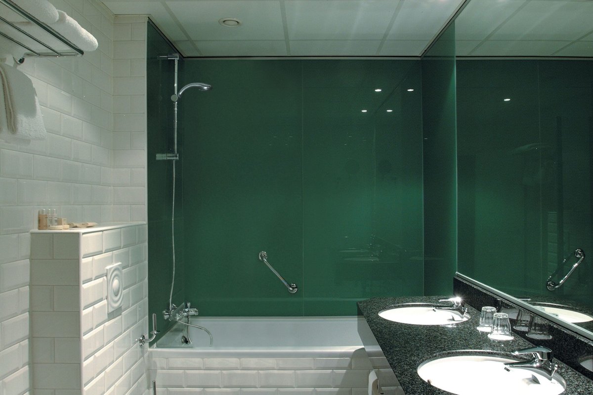 Отделка ванной комнаты стеклом