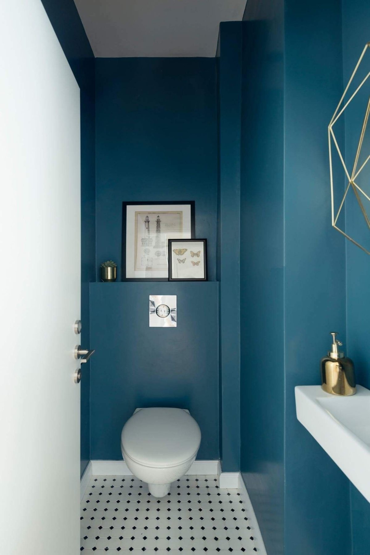 Туалет в синем цвете