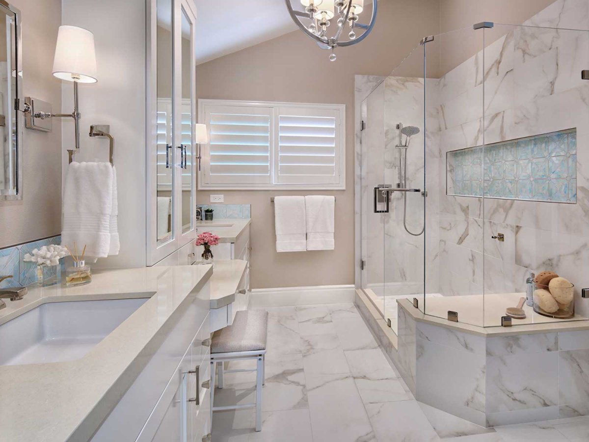 Обои в большой ванной комнате