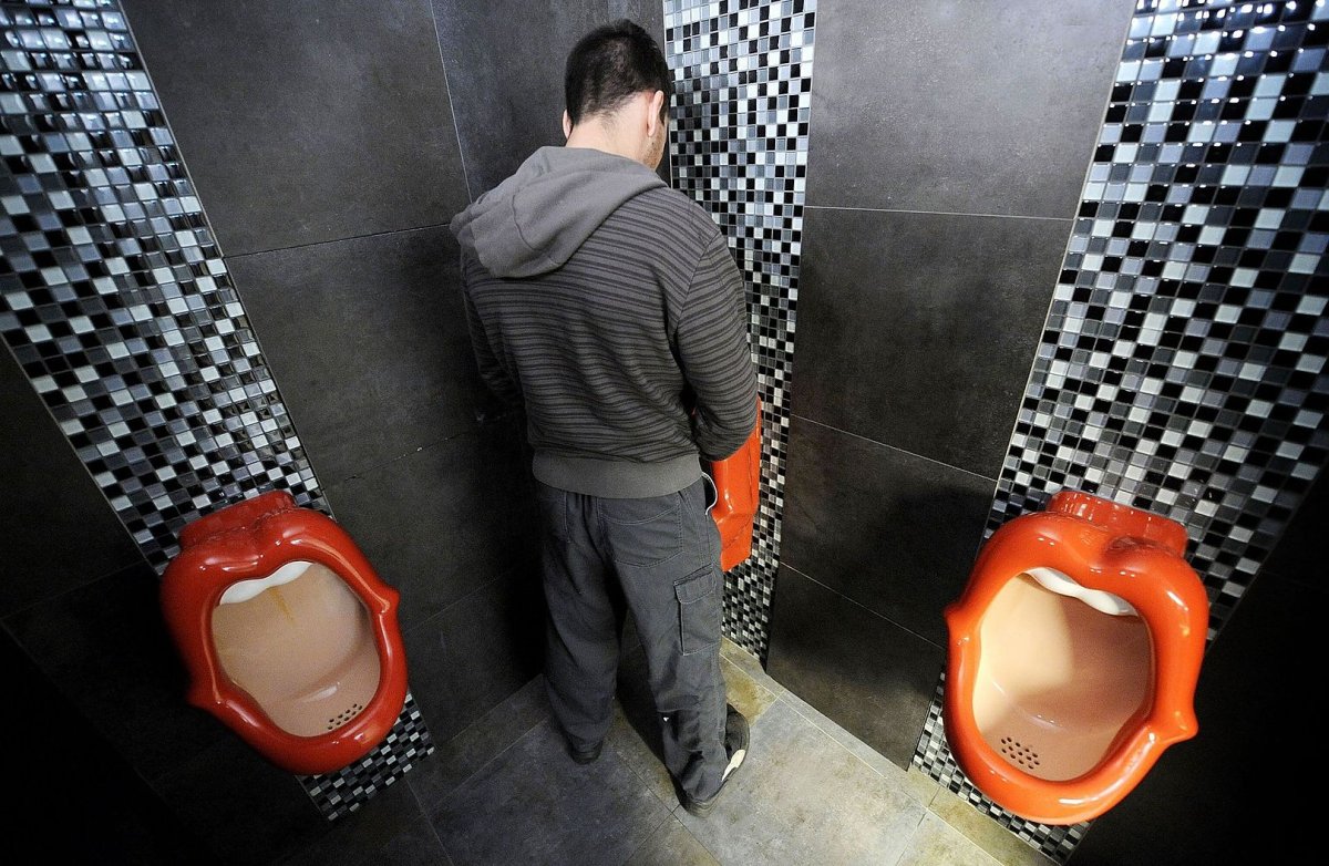 Писсуар мужской для туалета