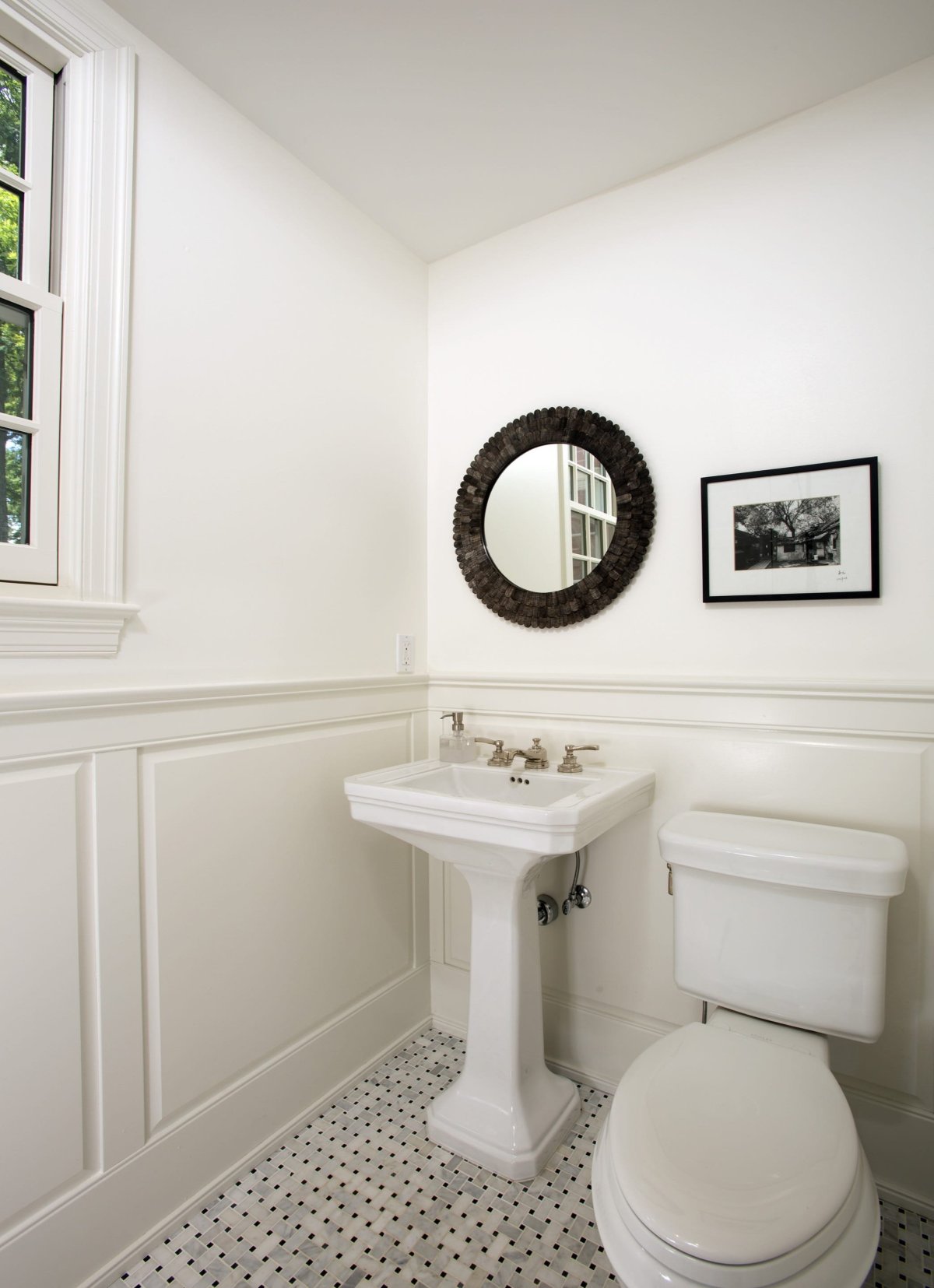 Молдинги в ванной комнате