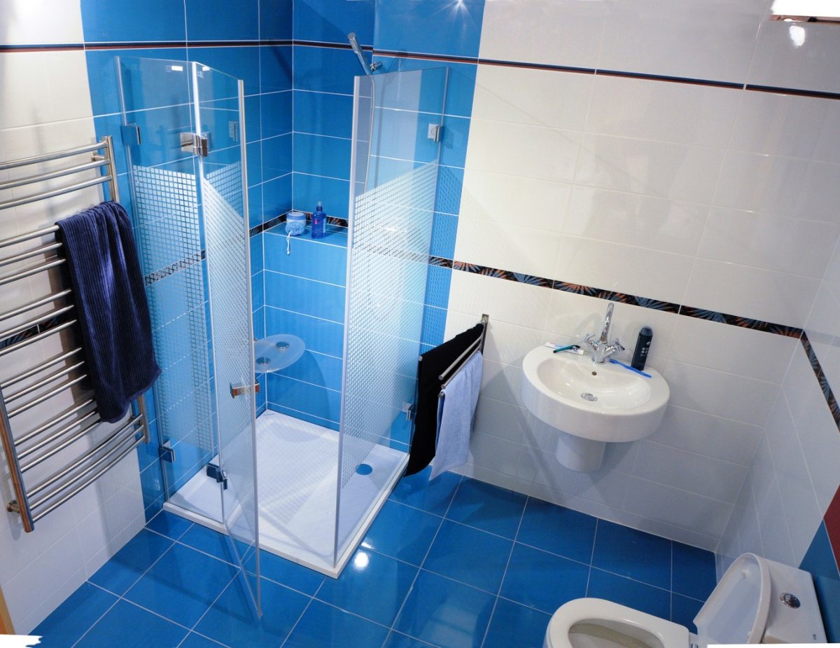 Ванная комната с душевой кабинкой