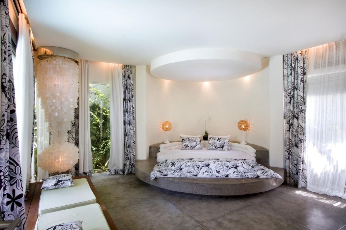 Комната с круглой кроватью