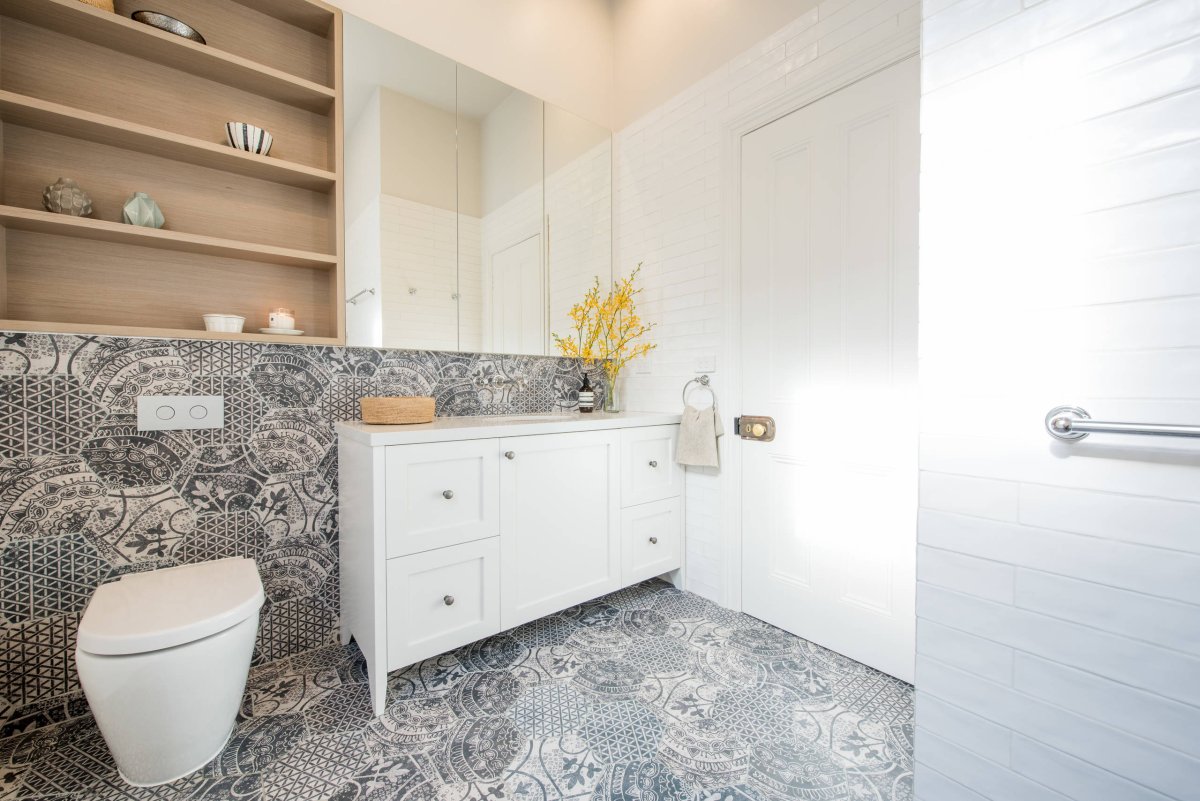 Акцентный пол в ванной