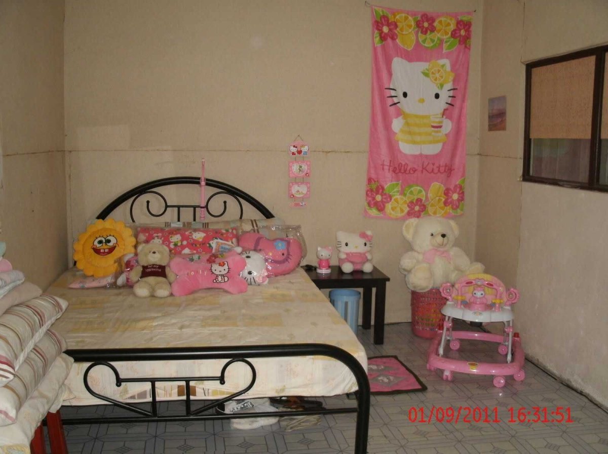 Комната чёрная с Хелло Китти