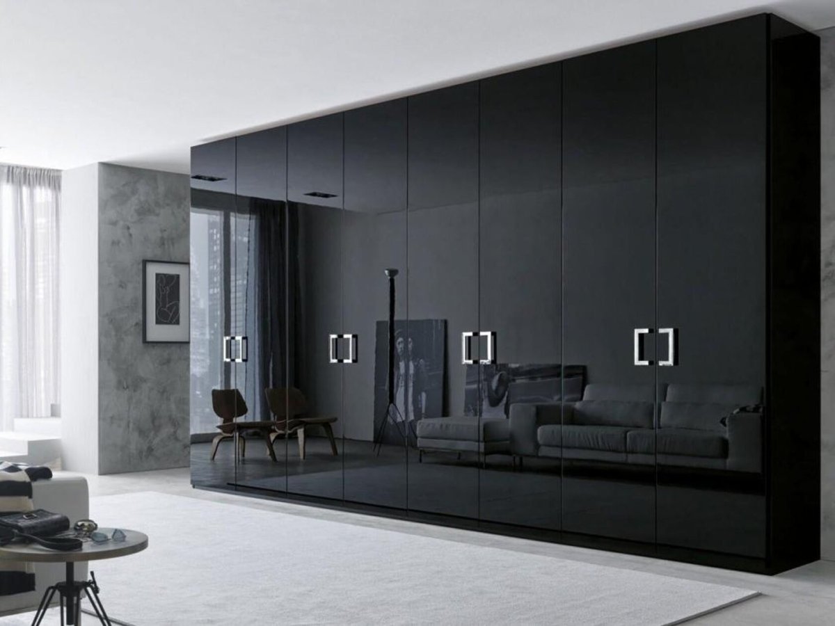 Шкаф черном стиле