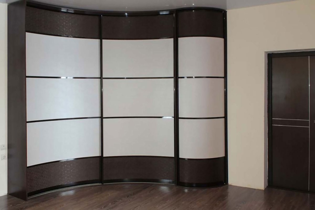 Угловой встроенный шкаф в зал