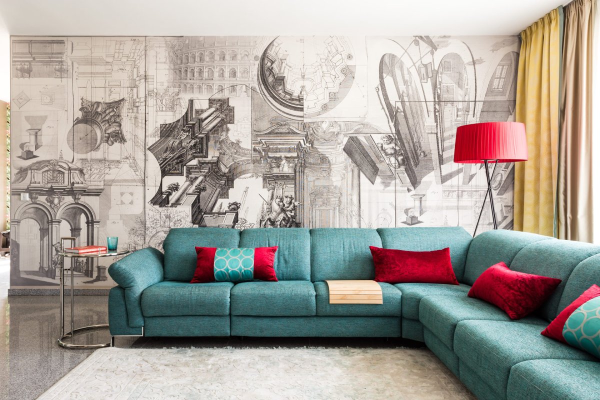 Бирюзовый угловой диван в гостиной