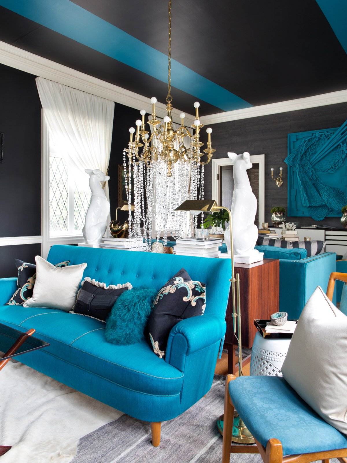 Гостиная в шоколадно-бирюзовых тонах