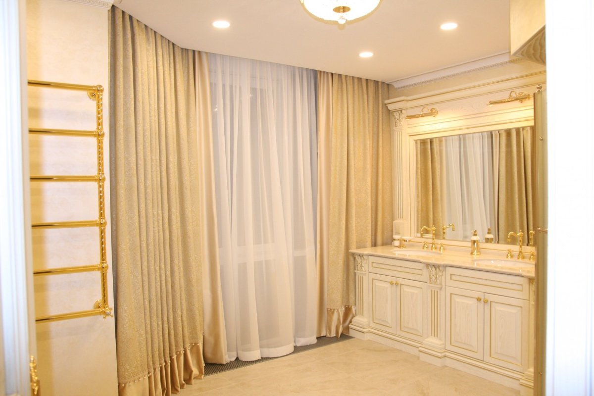 Потолочный карниз для штор золотистый