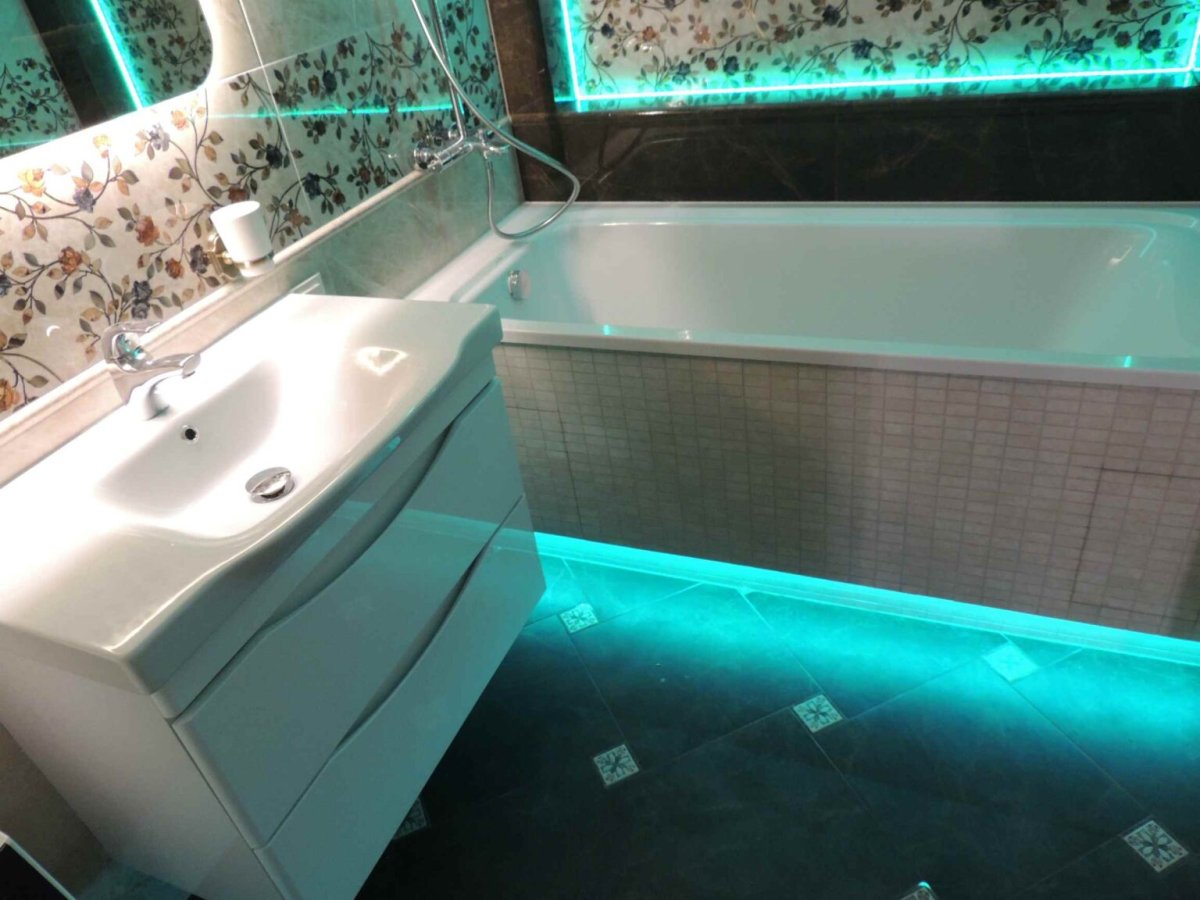 Экран для ванны с подсветкой