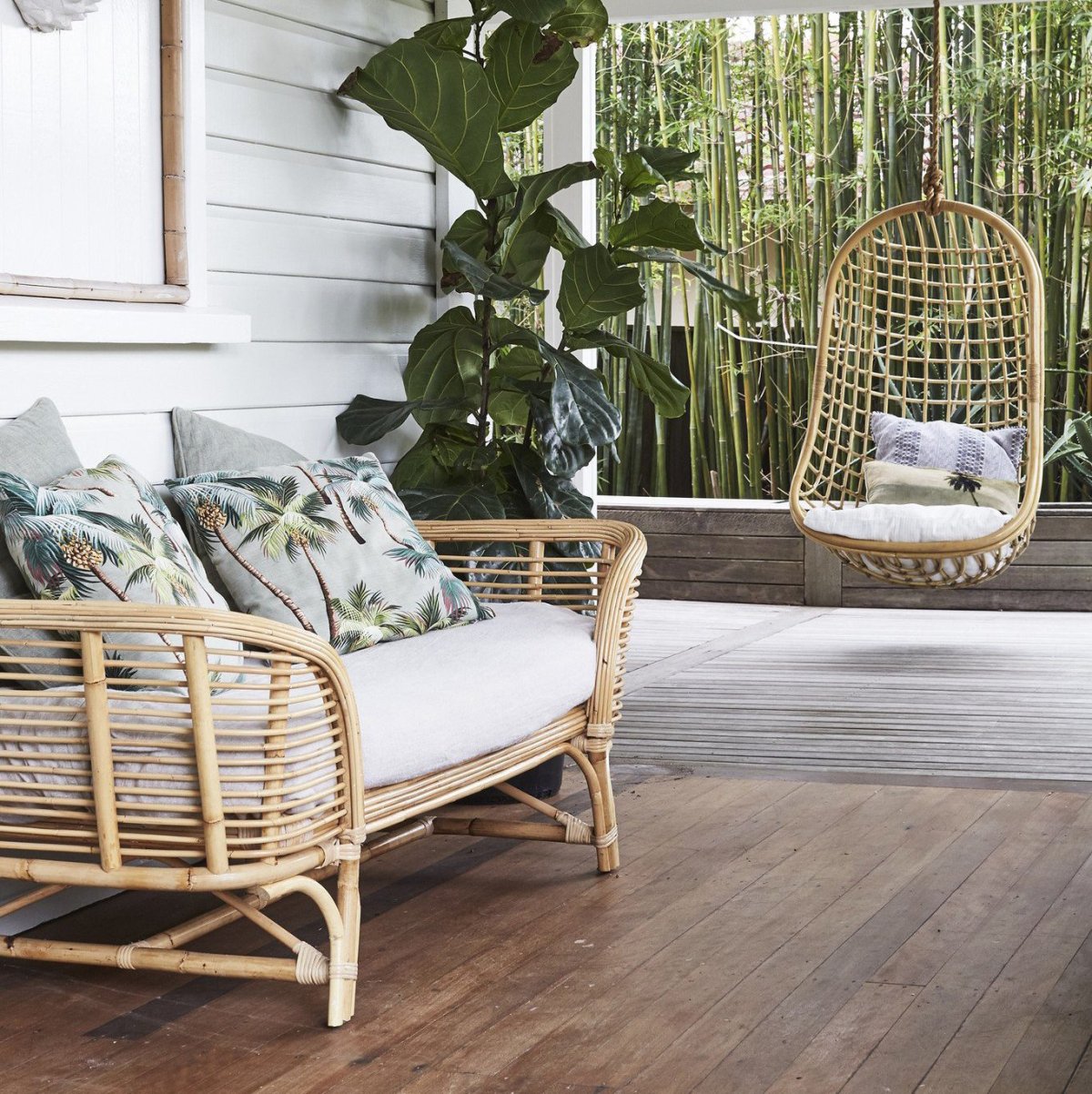Интерьер с ротанговой мебелью мокап