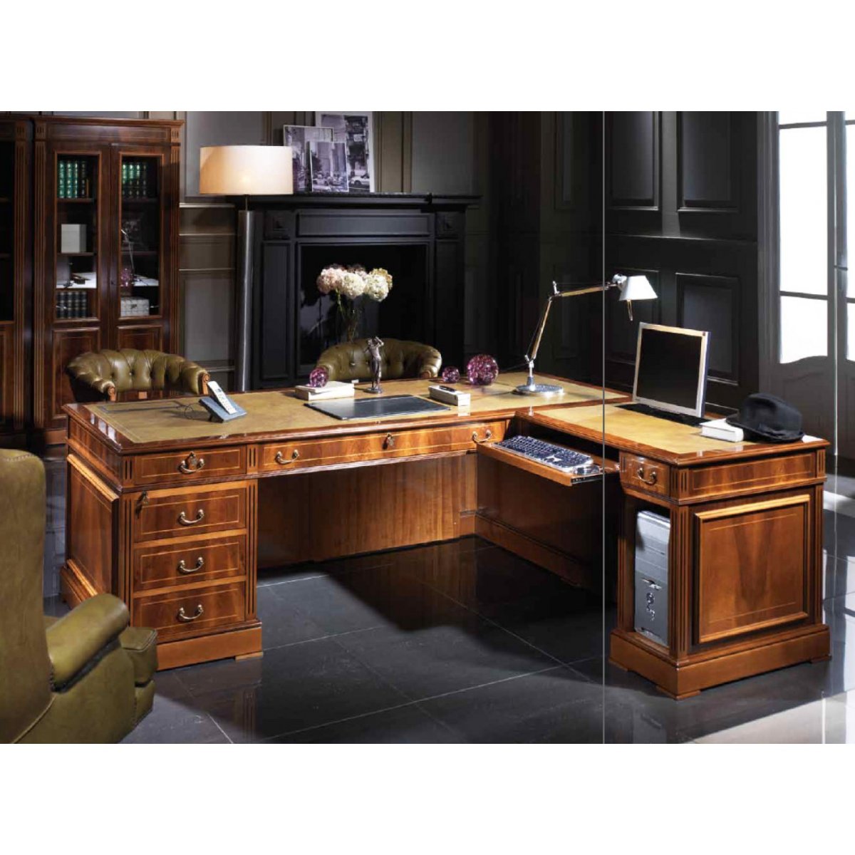 Письменный стол для домашнего кабинета