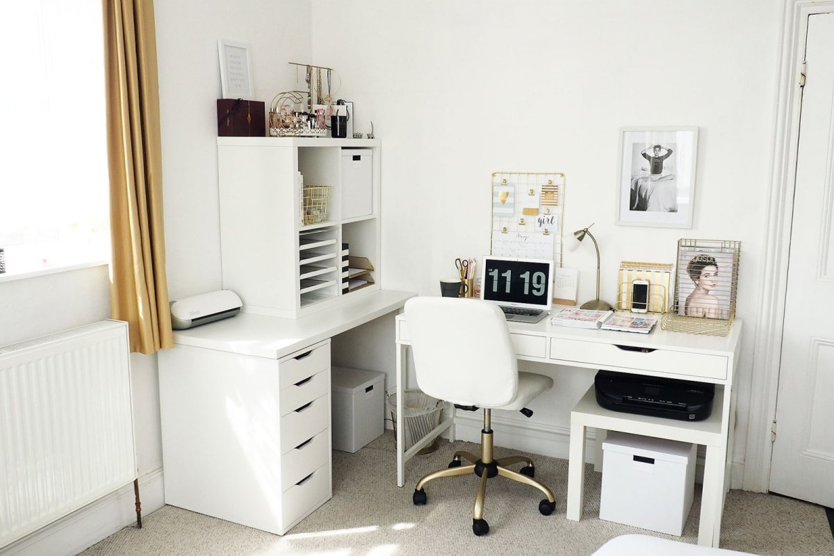 Стол в комнату для подростка