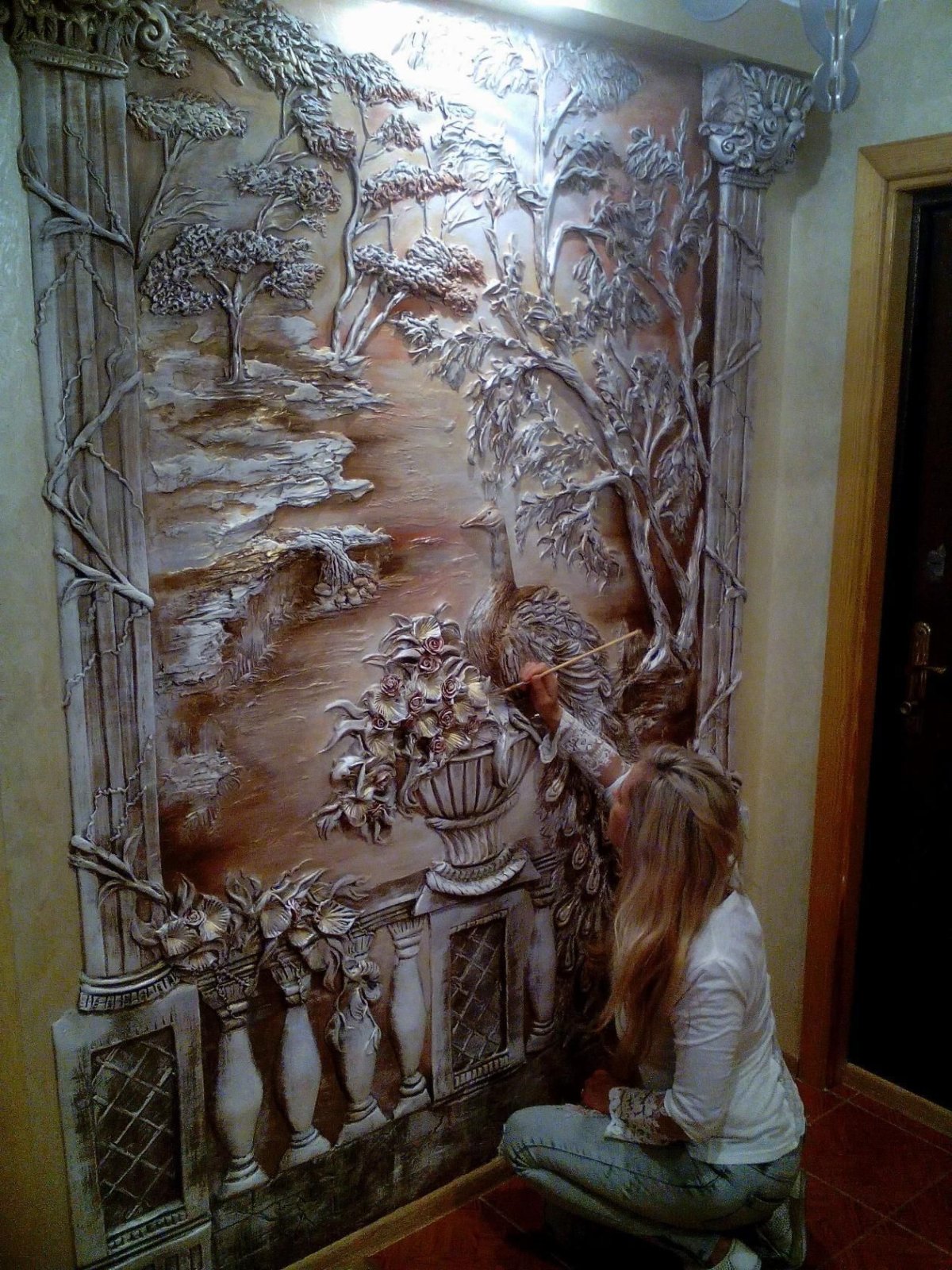 Лепнина на стене природа