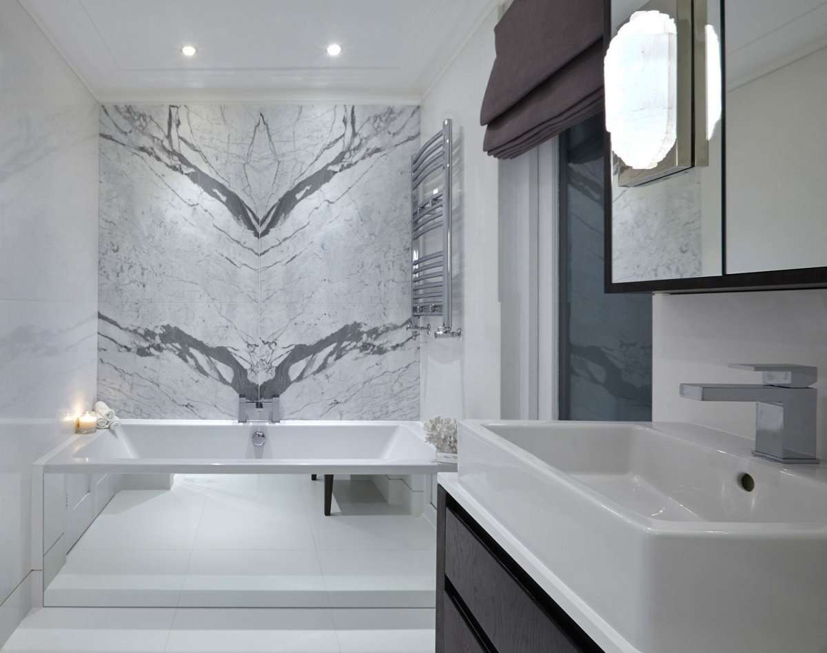 Маленькая ванная белый мрамор