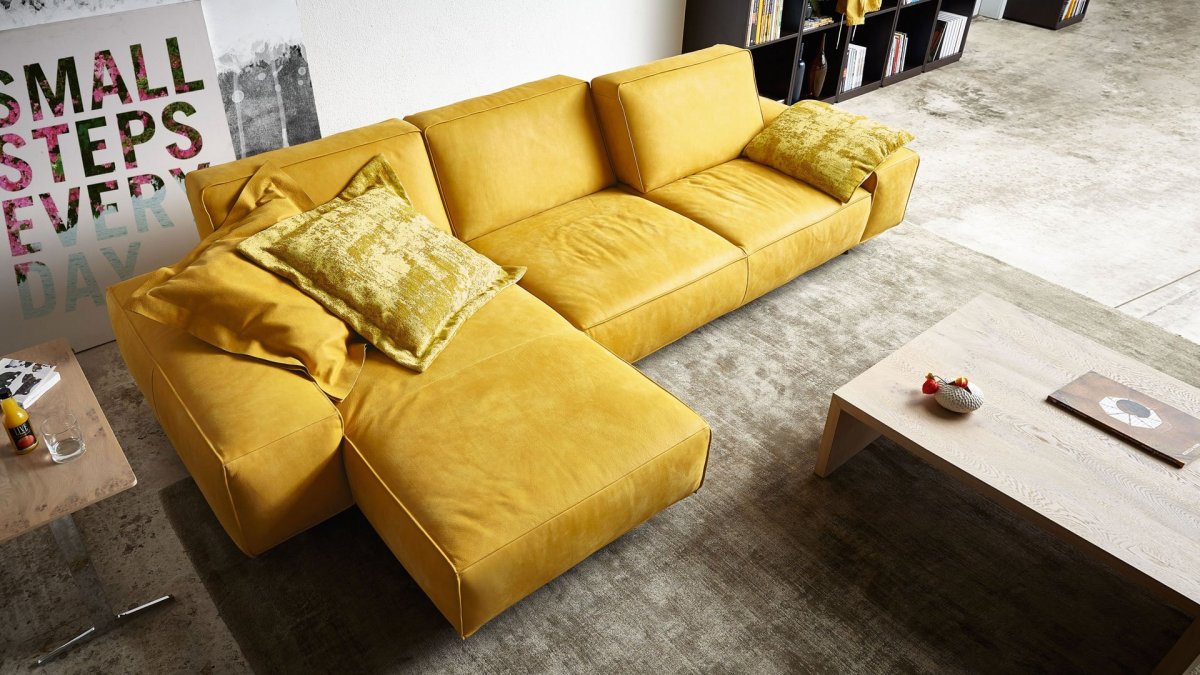 Желтый угловой диван