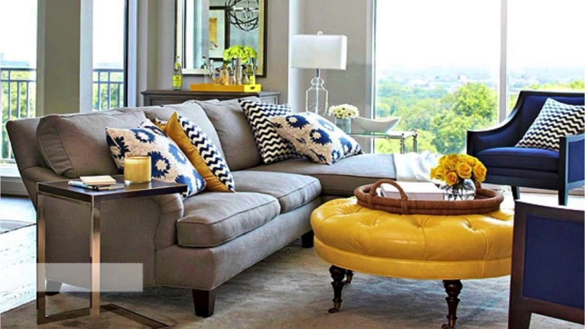 Диван горчичного цвета в интерьере