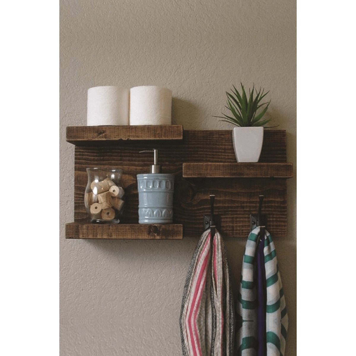 Полочка из дерева с крючками своими руками в ванную