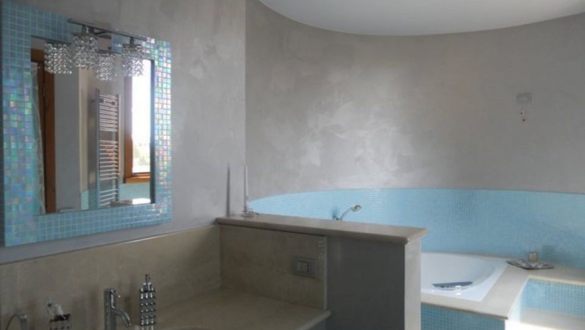 Шелковая штукатурка в ванной