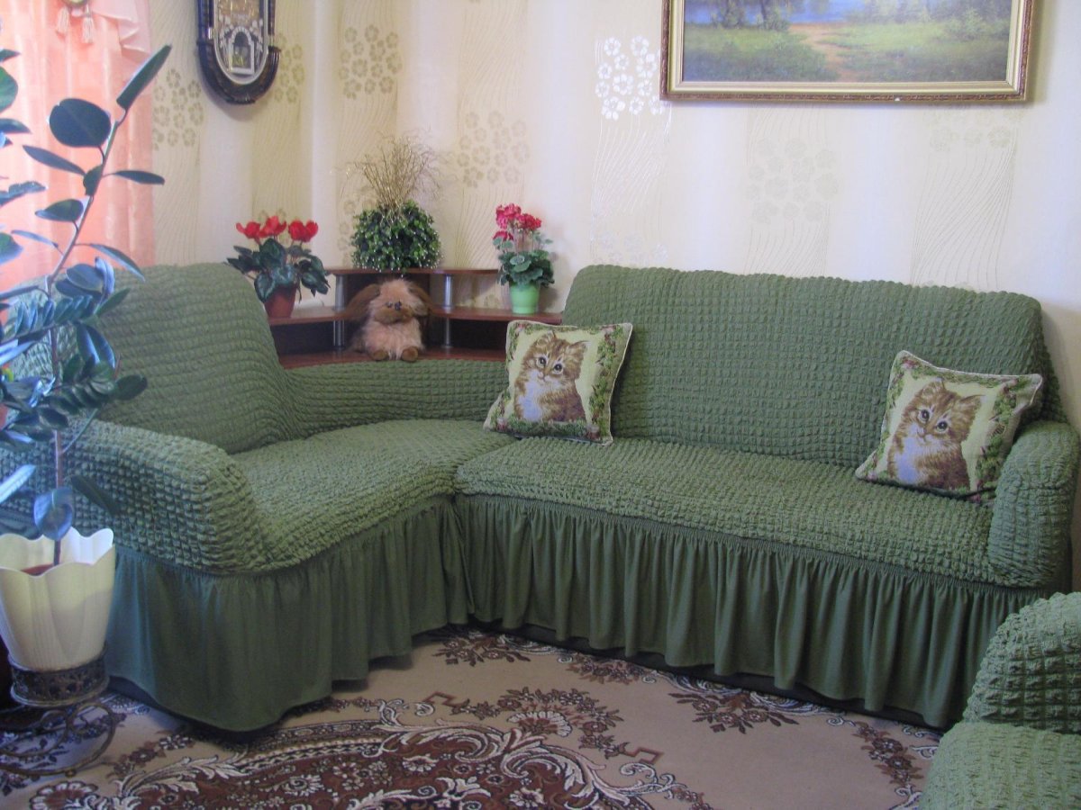 Накидки на угловые диваны с полкой в углу