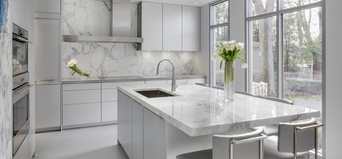 Кухня белый мрамор