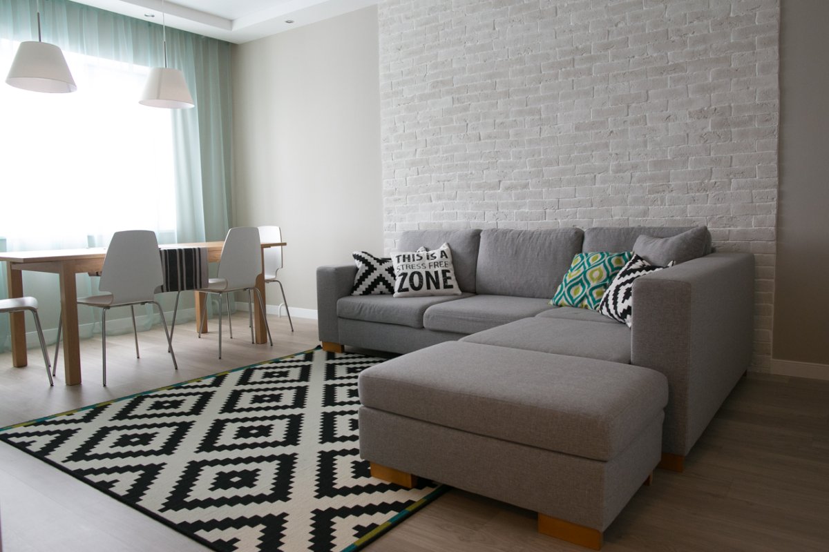 Серый пол серый диван