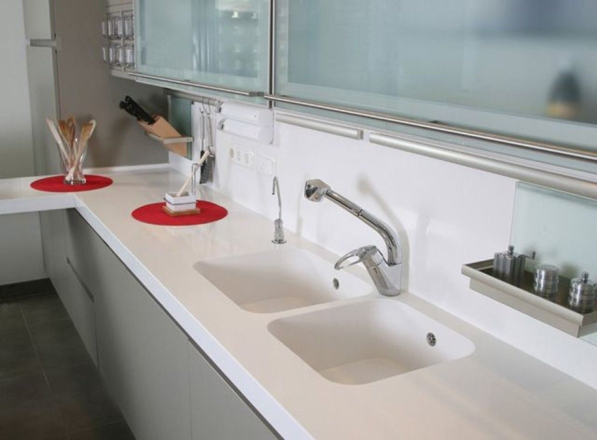 Мойка интегрированная в столешницу из искусственного камня