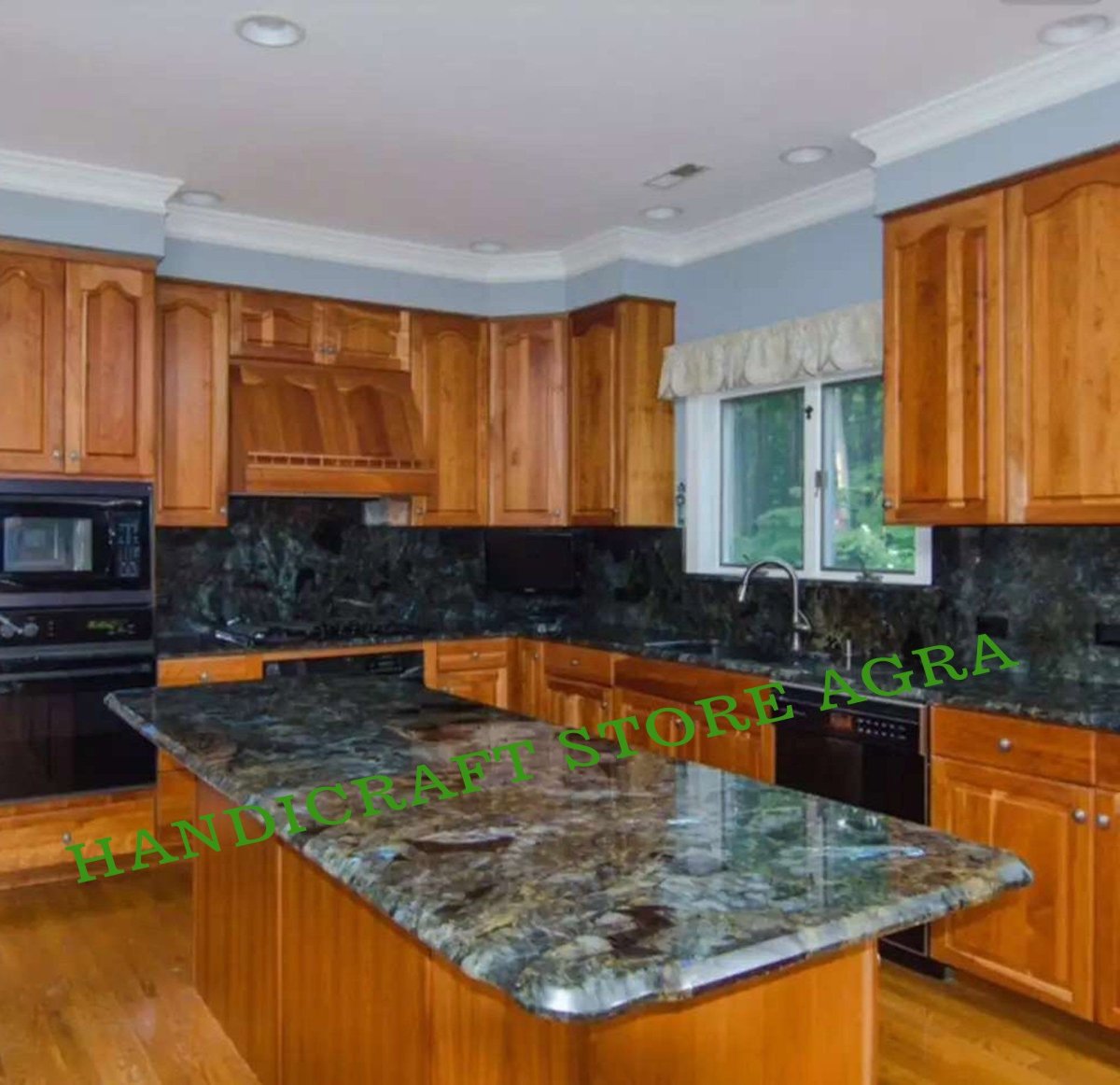 Камень Лемуриан Блю столешница