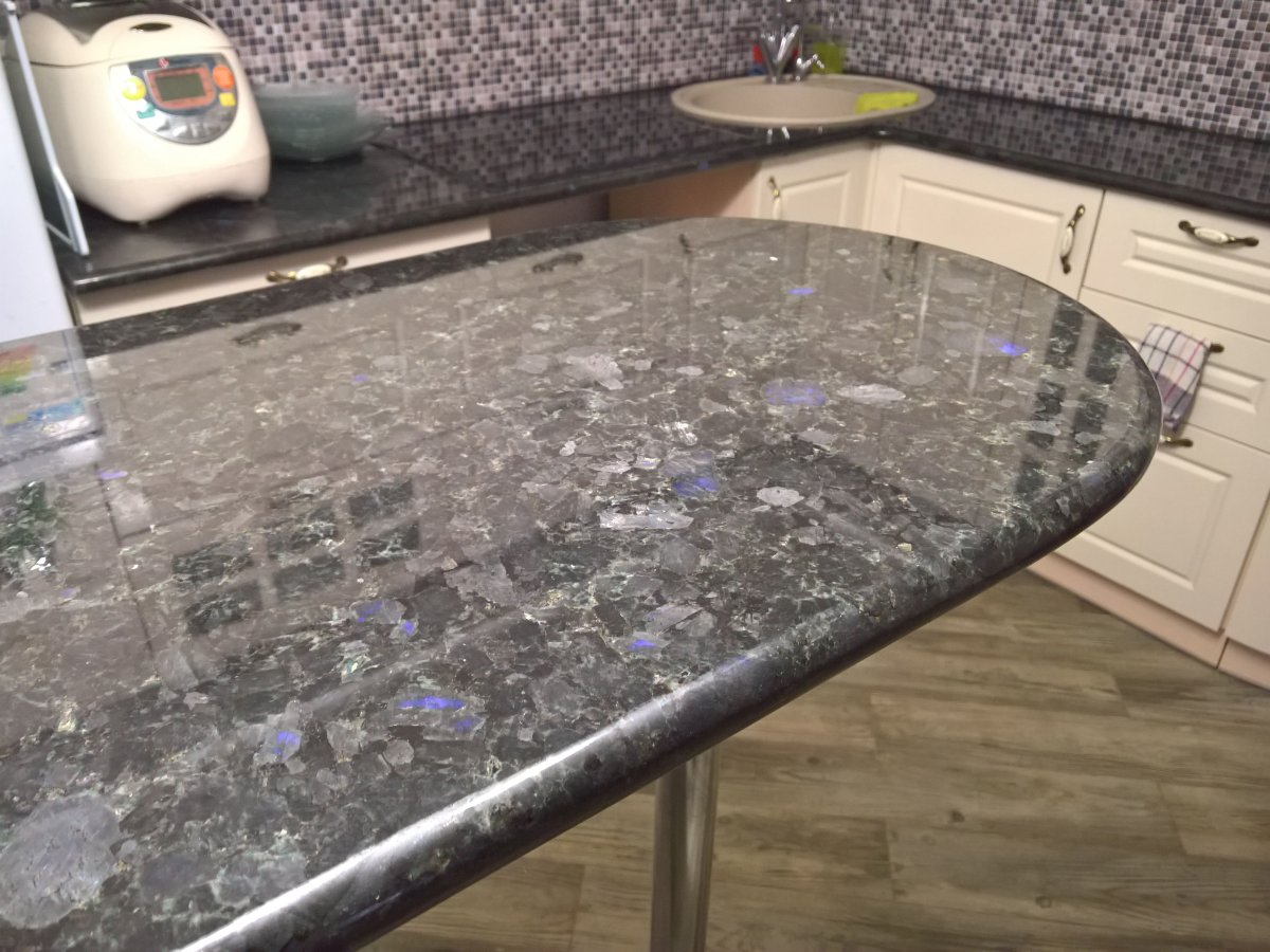 Лабрадорит камень столешница